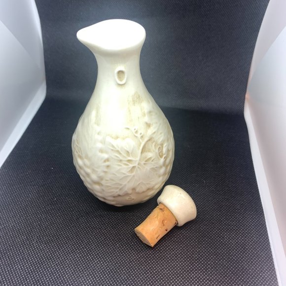 Harry & David Oil Vase with Cork Stopper and Embossed Grape Leaves – Portugal - Picture 2 of 4